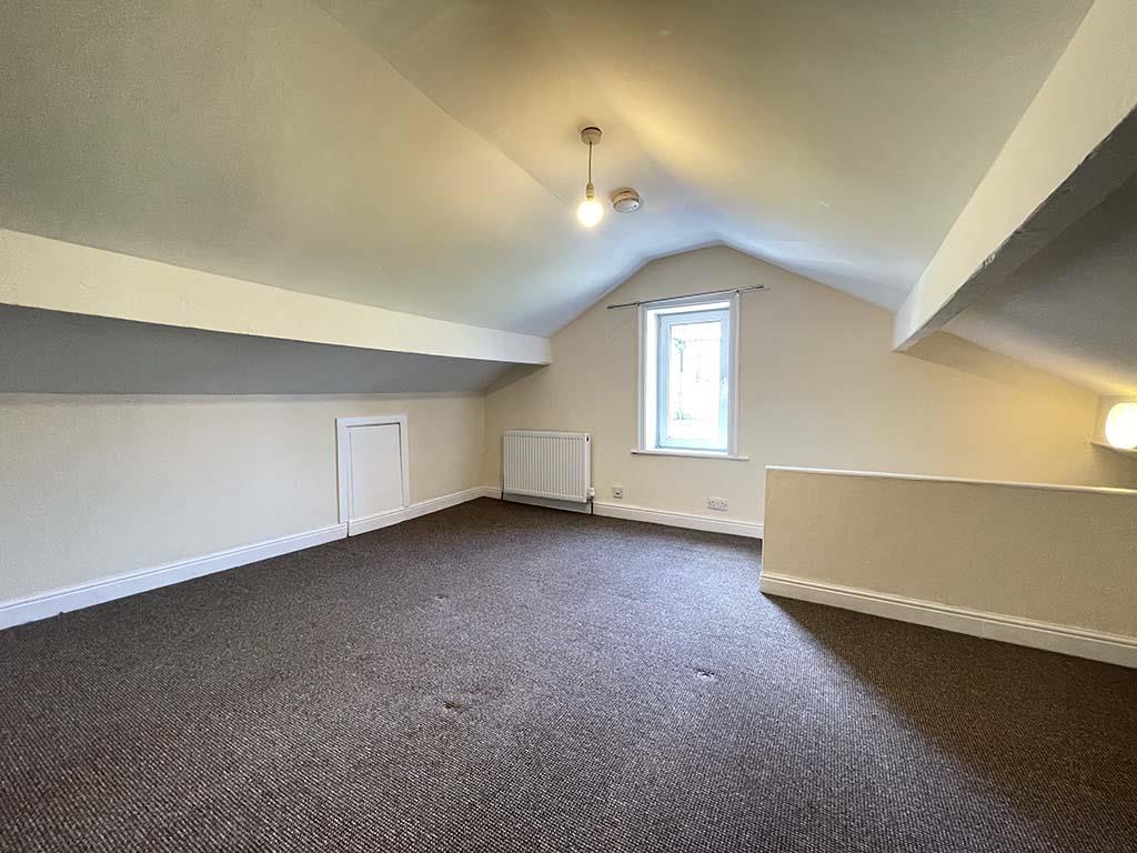 2 bedroom flat To Let in Barnoldswick - Attic Room